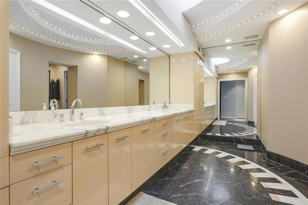 6175 Riverwood Drive Nw, Atlanta, Georgia 30328, 4 Bedrooms Bedrooms, ,3 BathroomsBathrooms,Residential,Sold,6175 Riverwood Drive Nw,5836389