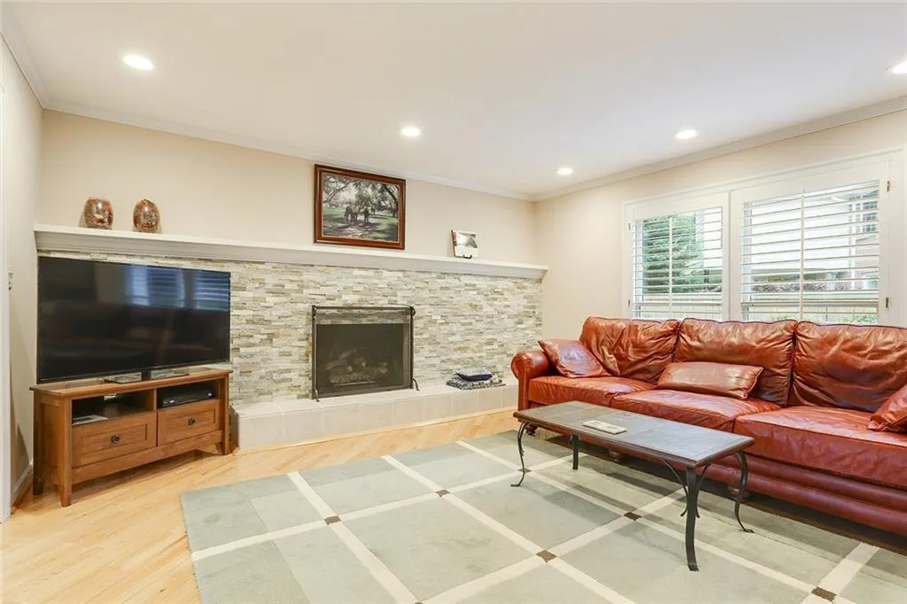 6175 Riverwood Drive Nw, Atlanta, Georgia 30328, 4 Bedrooms Bedrooms, ,3 BathroomsBathrooms,Residential,Sold,6175 Riverwood Drive Nw,5836389