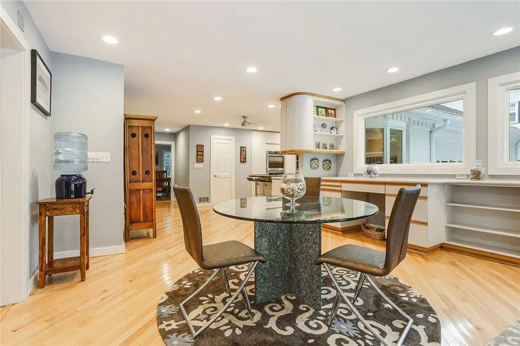 6175 Riverwood Drive Nw, Atlanta, Georgia 30328, 4 Bedrooms Bedrooms, ,3 BathroomsBathrooms,Residential,Sold,6175 Riverwood Drive Nw,5836389