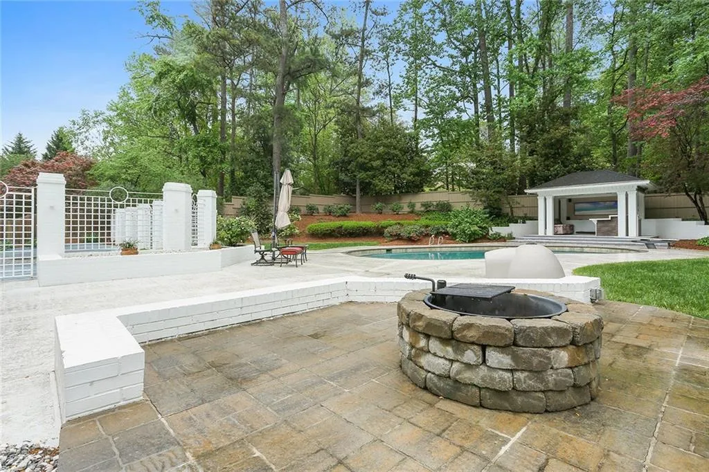 6175 Riverwood Drive Nw, Atlanta, Georgia 30328, 4 Bedrooms Bedrooms, ,3 BathroomsBathrooms,Residential,Sold,6175 Riverwood Drive Nw,5836389