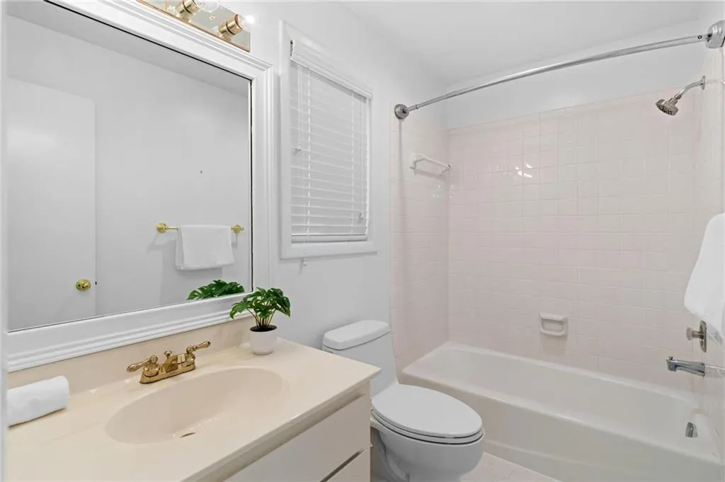 upstairs full secondary bathroom