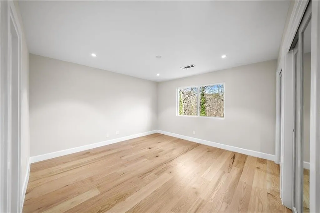 250 Bruton Way, Atlanta, Georgia 30342, 7 Bedrooms Bedrooms, ,4 BathroomsBathrooms,Residential,For Sale,250 Bruton Way,7707930