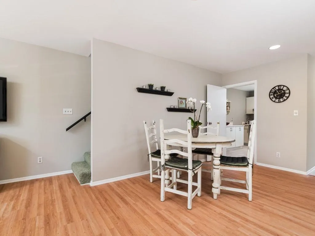 4300 Chastain Walk Unit 25, Atlanta, Georgia 30342, 2 Bedrooms Bedrooms, ,1 BathroomBathrooms,Residential,Sold,4300 Chastain Walk Unit 25,5924734