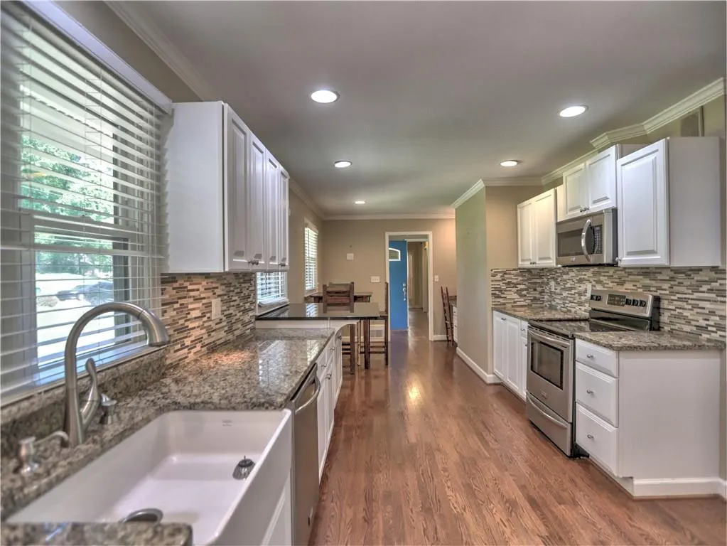 393 Hilderbrand Drive, Sandy Springs, Georgia 30328, 3 Bedrooms Bedrooms, ,2 BathroomsBathrooms,Residential,Sold,393 Hilderbrand Drive,7753443