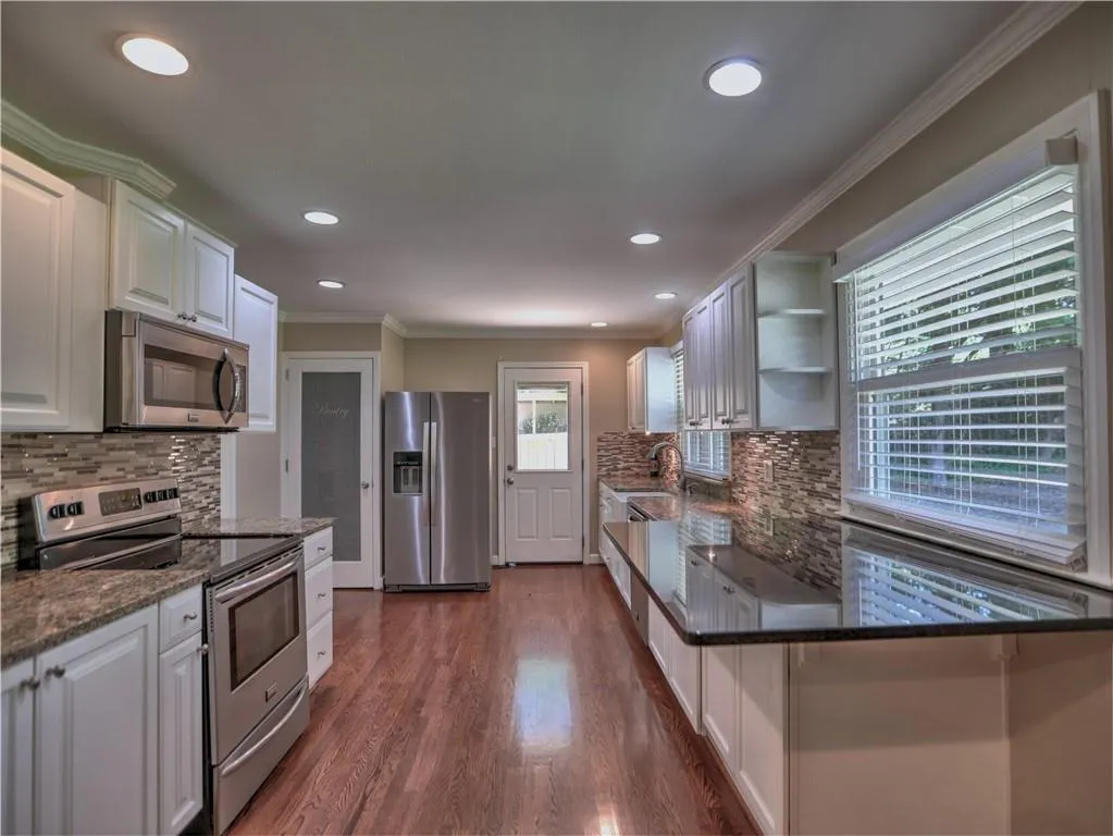 393 Hilderbrand Drive, Sandy Springs, Georgia 30328, 3 Bedrooms Bedrooms, ,2 BathroomsBathrooms,Residential,Sold,393 Hilderbrand Drive,7753443