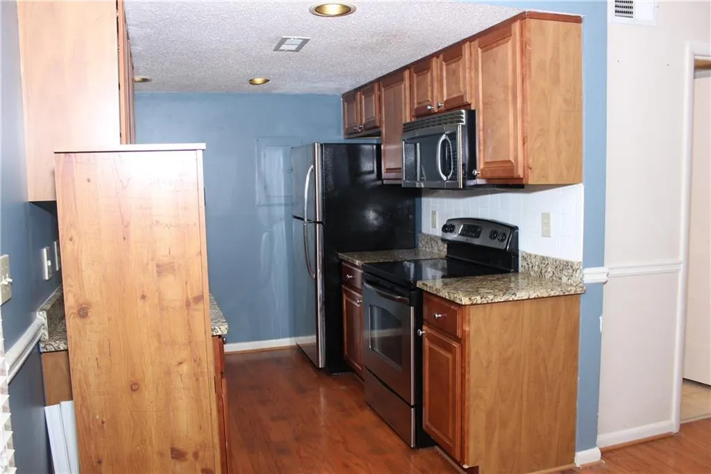 6900 Roswell Road Unit F6, Atlanta, Georgia 30328, 2 Bedrooms Bedrooms, ,2 BathroomsBathrooms,Residential,Sold,6900 Roswell Road Unit F6,5816602
