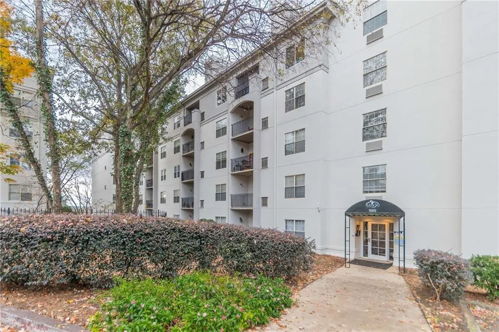 View of apartment building / complex