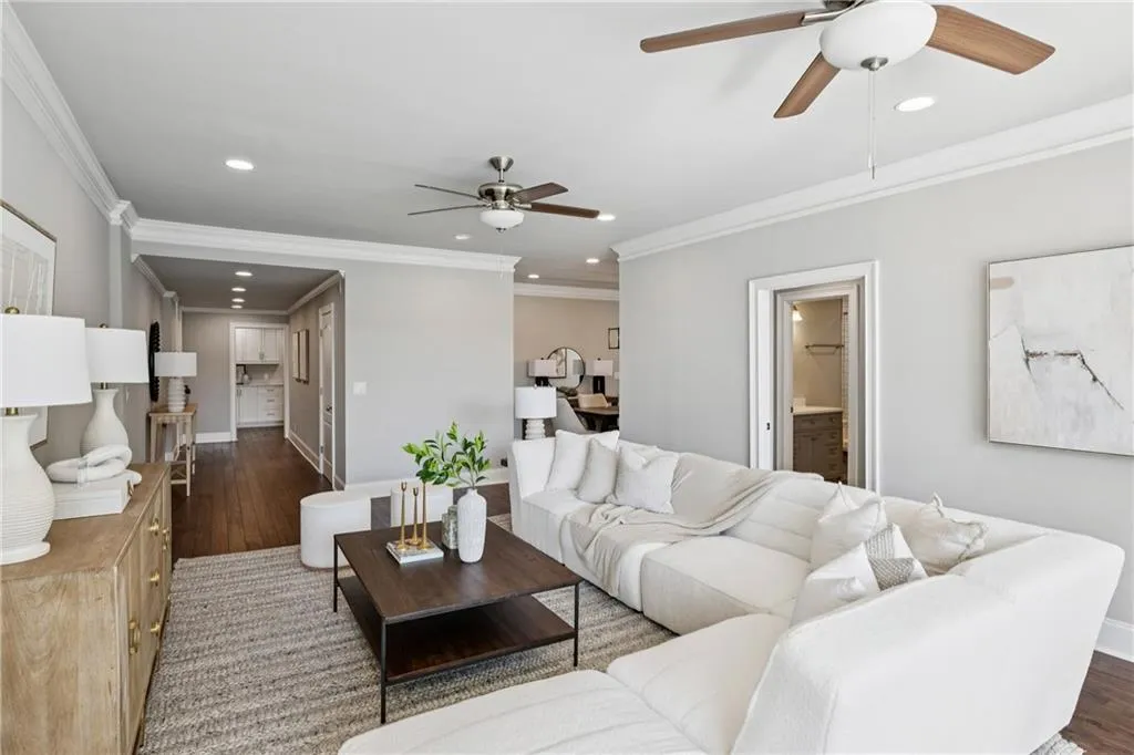 2575 Peachtree Road Ne Unit 5g, Atlanta, Georgia 30305, 3 Bedrooms Bedrooms, 0 ,3 BathroomsBathrooms,Residential,Sold,2575 Peachtree Road Ne Unit 5g,7795598