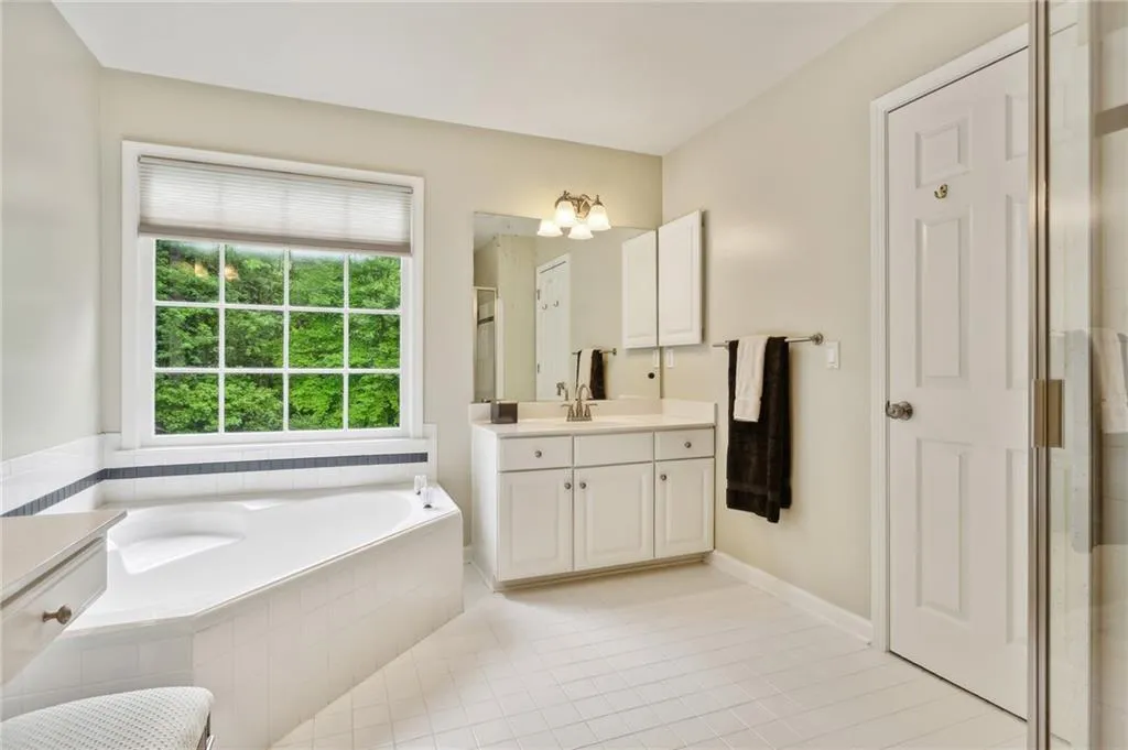 220 Marchand Court, Atlanta, Georgia 30328, 4 Bedrooms Bedrooms, ,3 BathroomsBathrooms,Residential,Sold,220 Marchand Court,7381007