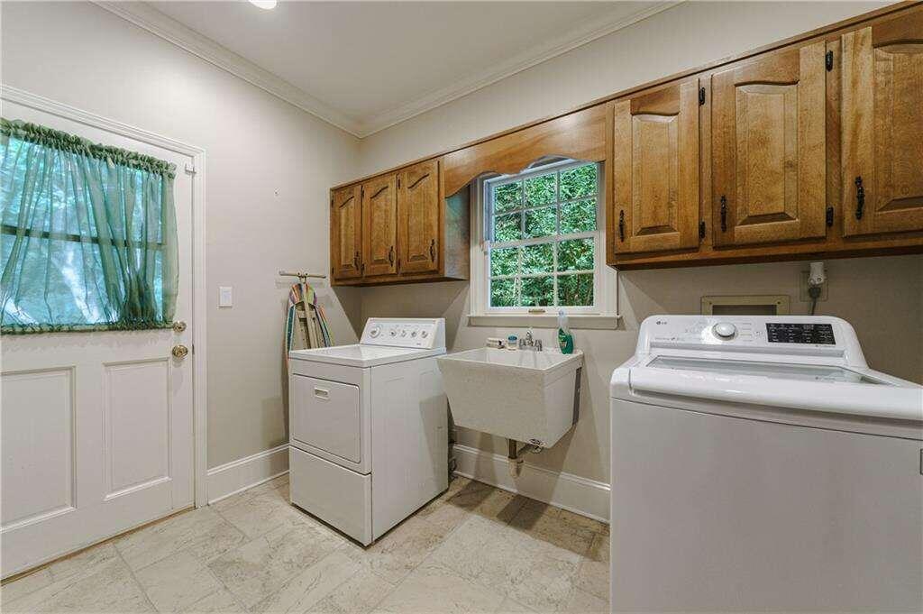 8090 Habersham Waters Road, Sandy Springs, Georgia 30350, 4 Bedrooms Bedrooms, ,3 BathroomsBathrooms,Residential,Sold,8090 Habersham Waters Road,7315352