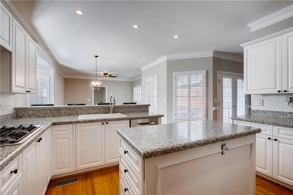 530 Fountain Oaks Way, Sandy Springs, Georgia 30342, 4 Bedrooms Bedrooms, ,3 BathroomsBathrooms,Residential,Sold,530 Fountain Oaks Way,6554174