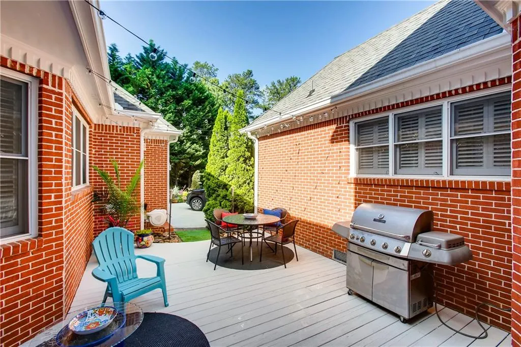 530 Fountain Oaks Way, Sandy Springs, Georgia 30342, 4 Bedrooms Bedrooms, ,3 BathroomsBathrooms,Residential,Sold,530 Fountain Oaks Way,6554174