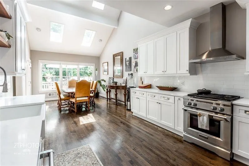 205 Ledgemont Court, Atlanta, Georgia 30342, 4 Bedrooms Bedrooms, ,3 BathroomsBathrooms,Residential,Sold,205 Ledgemont Court,7225369