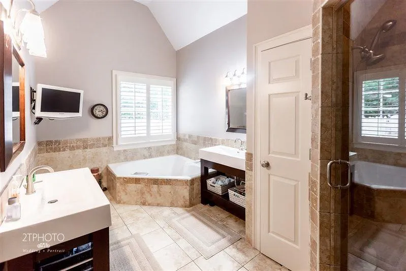 205 Ledgemont Court, Atlanta, Georgia 30342, 4 Bedrooms Bedrooms, ,3 BathroomsBathrooms,Residential,Sold,205 Ledgemont Court,7225369