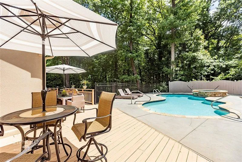 205 Ledgemont Court, Atlanta, Georgia 30342, 4 Bedrooms Bedrooms, ,3 BathroomsBathrooms,Residential,Sold,205 Ledgemont Court,7225369
