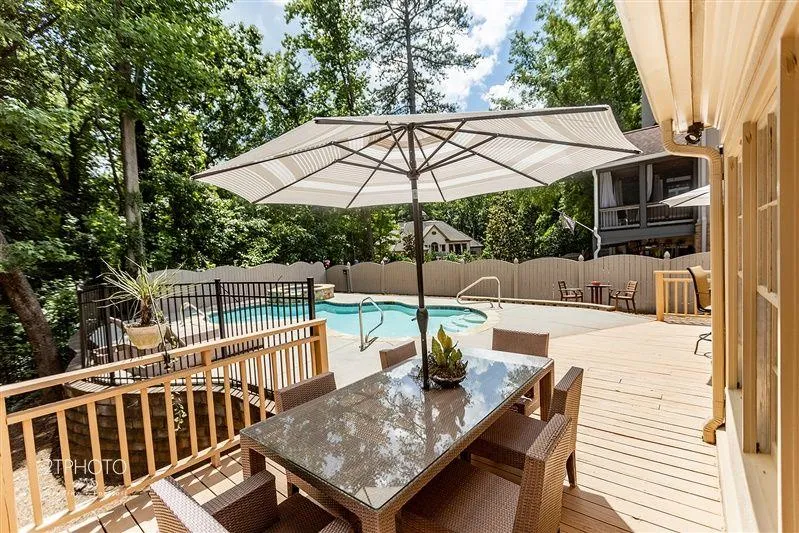 205 Ledgemont Court, Atlanta, Georgia 30342, 4 Bedrooms Bedrooms, ,3 BathroomsBathrooms,Residential,Sold,205 Ledgemont Court,7225369