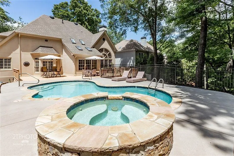 205 Ledgemont Court, Atlanta, Georgia 30342, 4 Bedrooms Bedrooms, ,3 BathroomsBathrooms,Residential,Sold,205 Ledgemont Court,7225369
