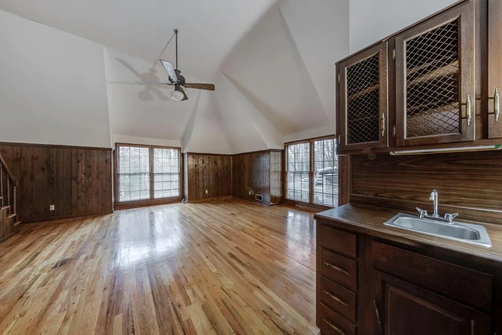 960 Edgewater Drive, Sandy Springs, Georgia 30328, 5 Bedrooms Bedrooms, ,3 BathroomsBathrooms,Residential,Sold,960 Edgewater Drive,6677958