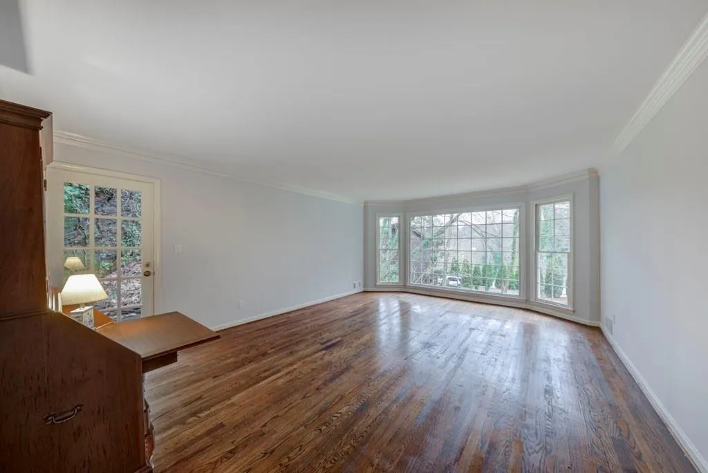 960 Edgewater Drive, Sandy Springs, Georgia 30328, 5 Bedrooms Bedrooms, ,3 BathroomsBathrooms,Residential,Sold,960 Edgewater Drive,6677958