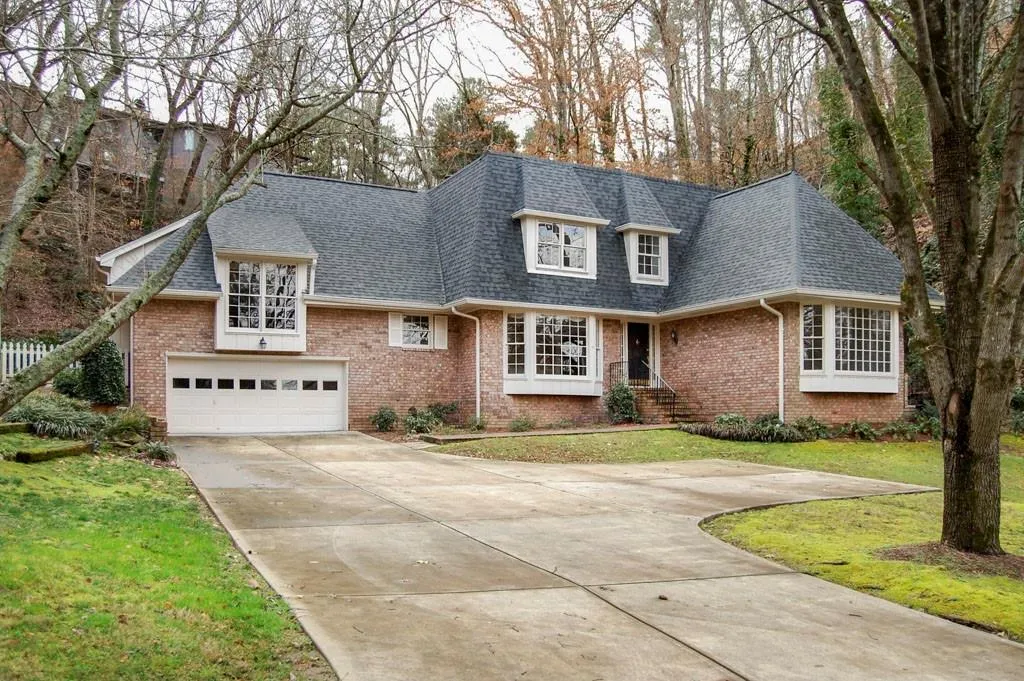 960 Edgewater Drive, Sandy Springs, Georgia 30328, 5 Bedrooms Bedrooms, ,3 BathroomsBathrooms,Residential,Sold,960 Edgewater Drive,6677958