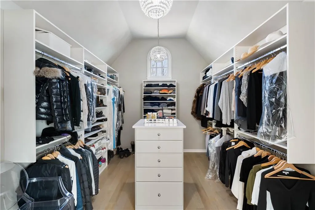 275 Trimble Crest Drive, Atlanta, Georgia 30342, 5 Bedrooms Bedrooms, ,5 BathroomsBathrooms,Residential,Sold,275 Trimble Crest Drive,7190968