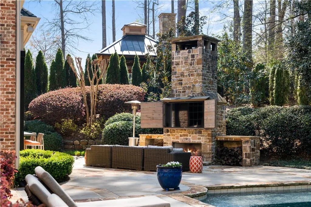 275 Trimble Crest Drive, Atlanta, Georgia 30342, 5 Bedrooms Bedrooms, ,5 BathroomsBathrooms,Residential,Sold,275 Trimble Crest Drive,7190968