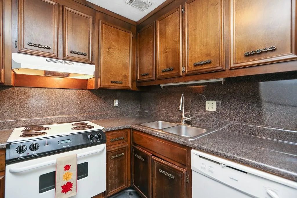 335 Winding River Drive Unit G, Sandy Springs, Georgia 30350, 2 Bedrooms Bedrooms, ,2 BathroomsBathrooms,Residential,Sold,335 Winding River Drive Unit G,6071174