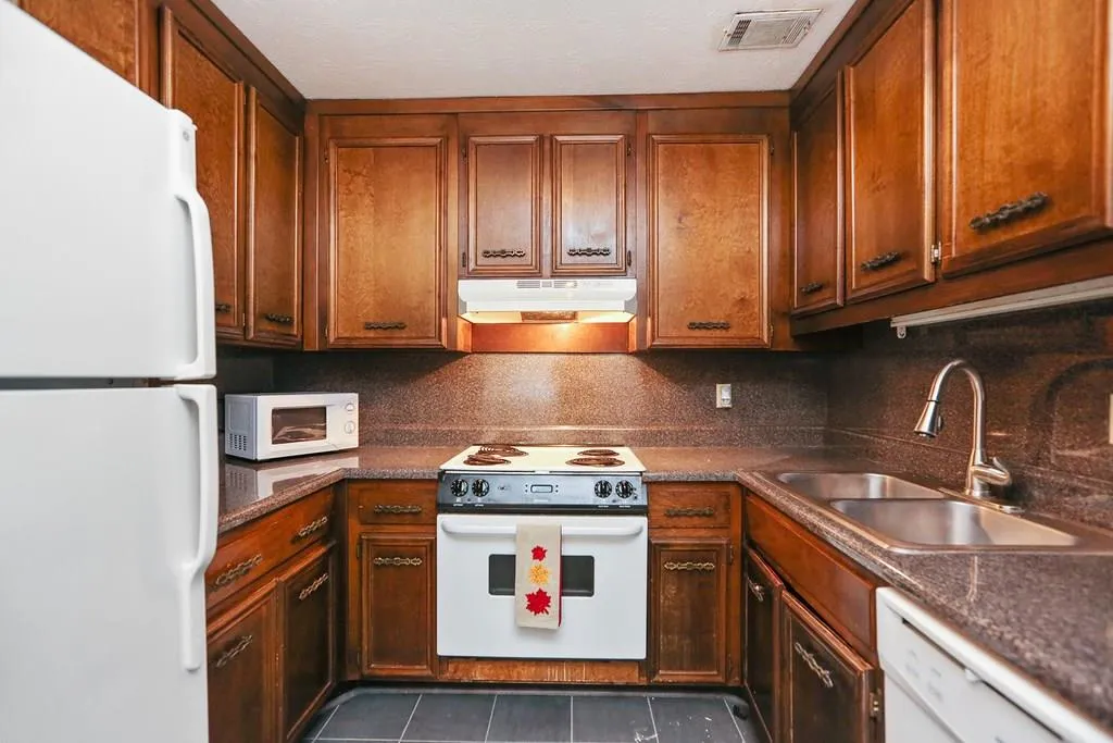 335 Winding River Drive Unit G, Sandy Springs, Georgia 30350, 2 Bedrooms Bedrooms, ,2 BathroomsBathrooms,Residential,Sold,335 Winding River Drive Unit G,6071174
