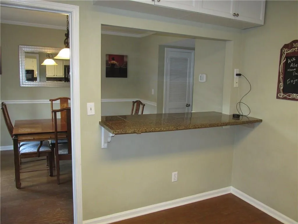 6520 Roswell Road Unit 110, Atlanta, Georgia 30328, 3 Bedrooms Bedrooms, ,2 BathroomsBathrooms,Residential,Sold,6520 Roswell Road Unit 110,5893306