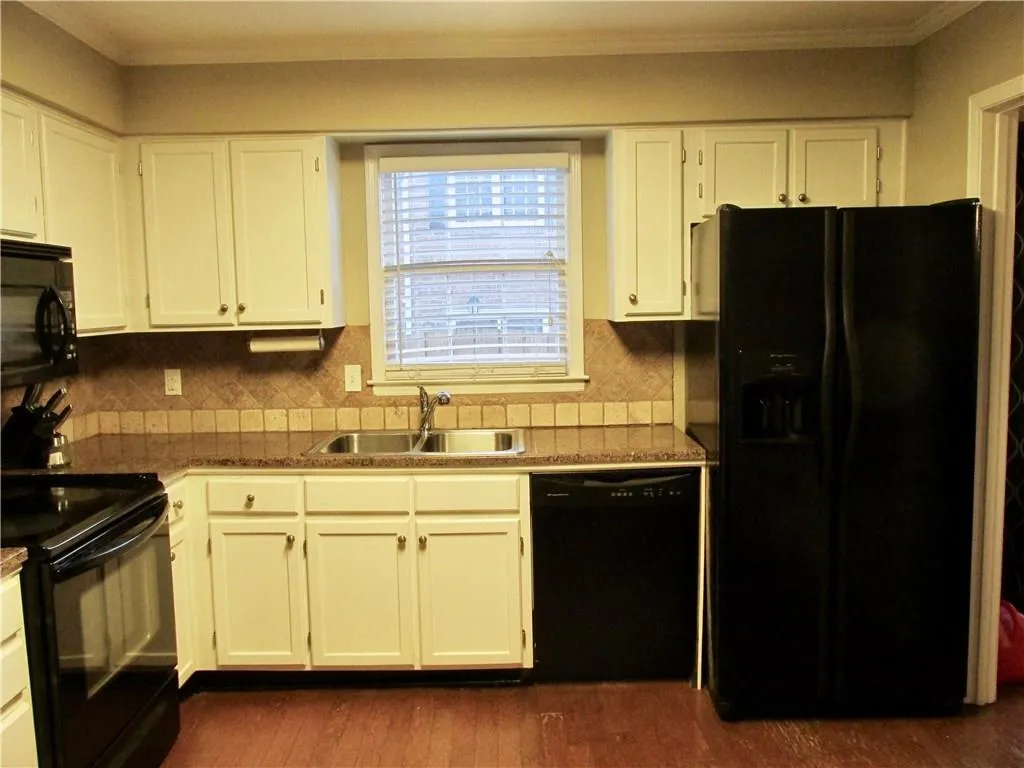 6520 Roswell Road Unit 110, Atlanta, Georgia 30328, 3 Bedrooms Bedrooms, ,2 BathroomsBathrooms,Residential,Sold,6520 Roswell Road Unit 110,5893306