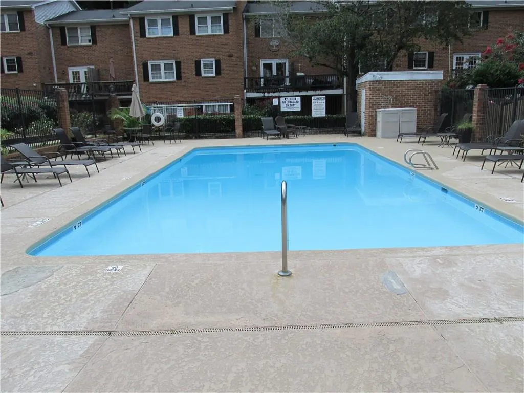 6520 Roswell Road Unit 110, Atlanta, Georgia 30328, 3 Bedrooms Bedrooms, ,2 BathroomsBathrooms,Residential,Sold,6520 Roswell Road Unit 110,5893306