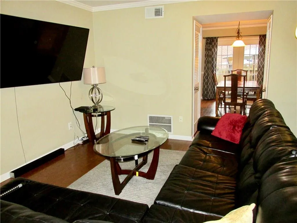 6520 Roswell Road Unit 110, Atlanta, Georgia 30328, 3 Bedrooms Bedrooms, ,2 BathroomsBathrooms,Residential,Sold,6520 Roswell Road Unit 110,5893306