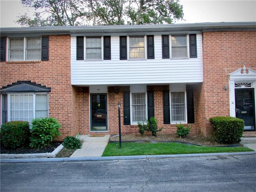 6520 Roswell Road Unit 110, Atlanta, Georgia 30328, 3 Bedrooms Bedrooms, ,2 BathroomsBathrooms,Residential,Sold,6520 Roswell Road Unit 110,5893306