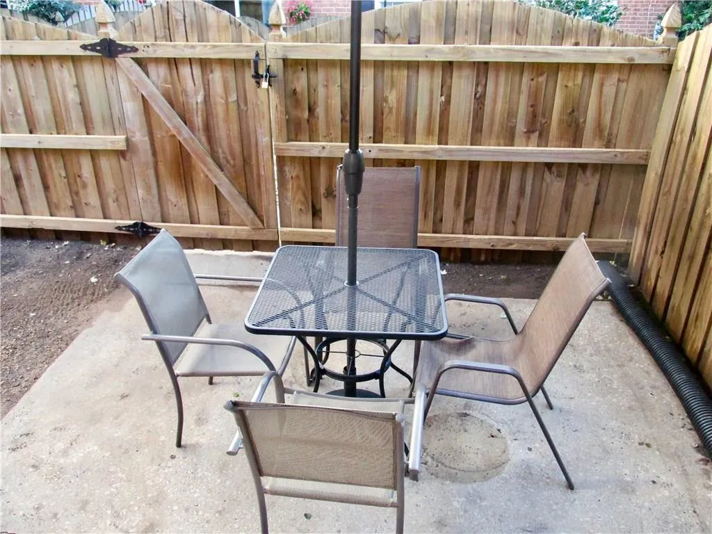 6520 Roswell Road Unit 110, Atlanta, Georgia 30328, 3 Bedrooms Bedrooms, ,2 BathroomsBathrooms,Residential,Sold,6520 Roswell Road Unit 110,5893306