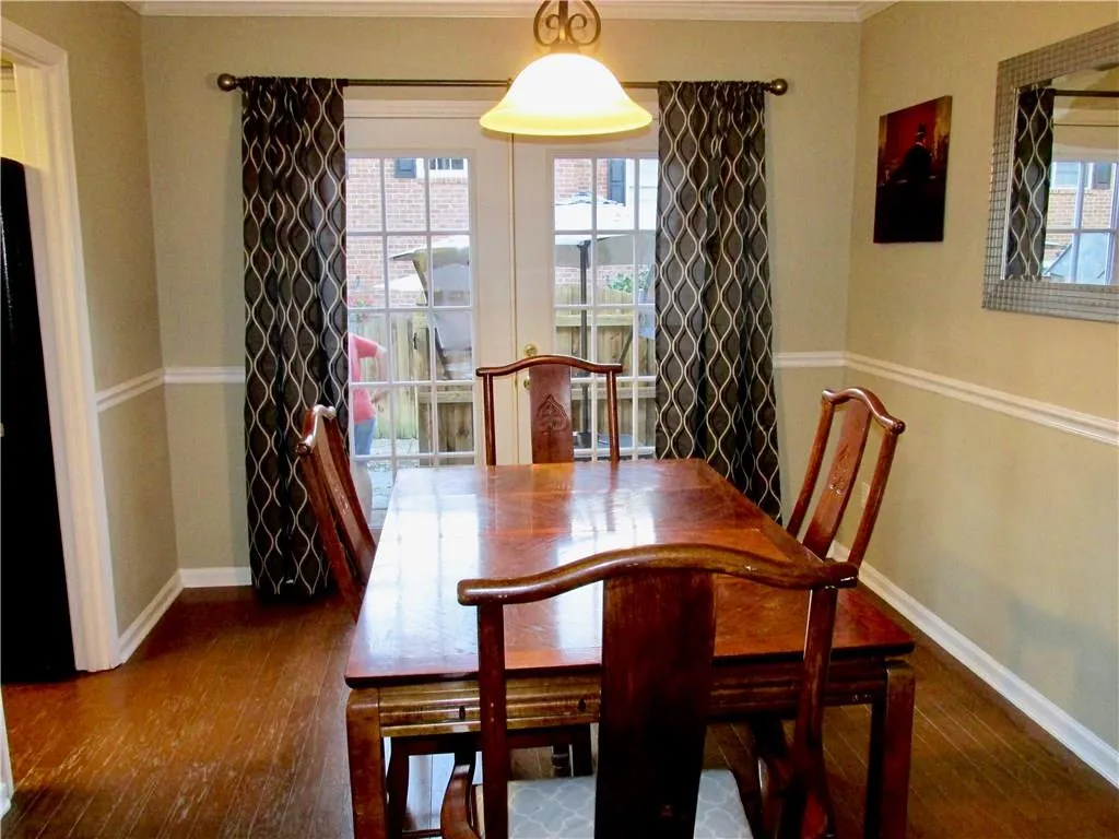 6520 Roswell Road Unit 110, Atlanta, Georgia 30328, 3 Bedrooms Bedrooms, ,2 BathroomsBathrooms,Residential,Sold,6520 Roswell Road Unit 110,5893306