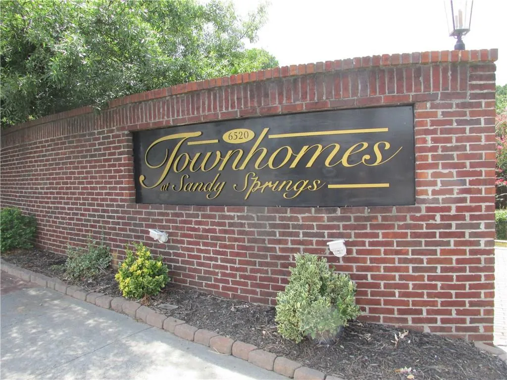 6520 Roswell Road Unit 110, Atlanta, Georgia 30328, 3 Bedrooms Bedrooms, ,2 BathroomsBathrooms,Residential,Sold,6520 Roswell Road Unit 110,5893306