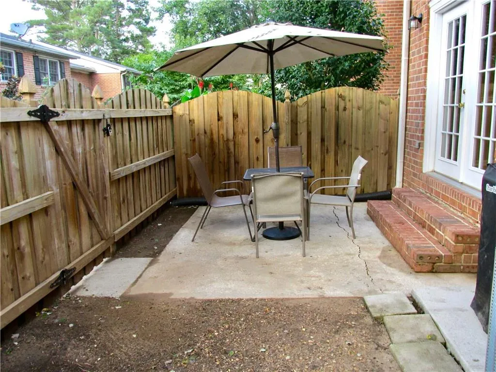 6520 Roswell Road Unit 110, Atlanta, Georgia 30328, 3 Bedrooms Bedrooms, ,2 BathroomsBathrooms,Residential,Sold,6520 Roswell Road Unit 110,5893306