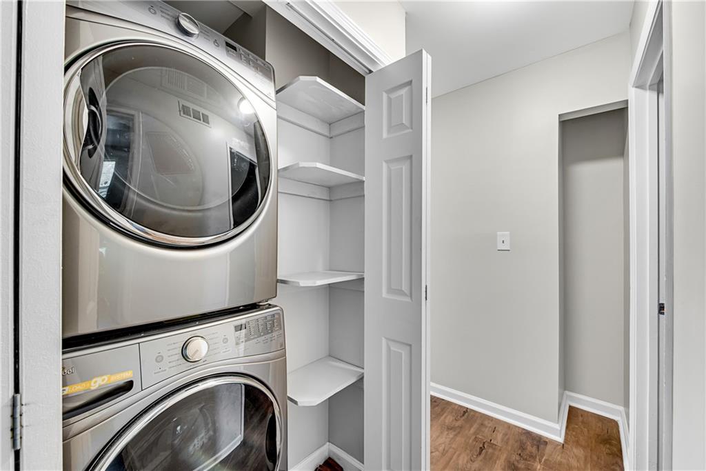 7750 Roswell Road Unit 9E, Sandy Springs, Georgia 30350, 3 Bedrooms Bedrooms, ,2 BathroomsBathrooms,Residential,Sold,7750 Roswell Road Unit 9E,7295823