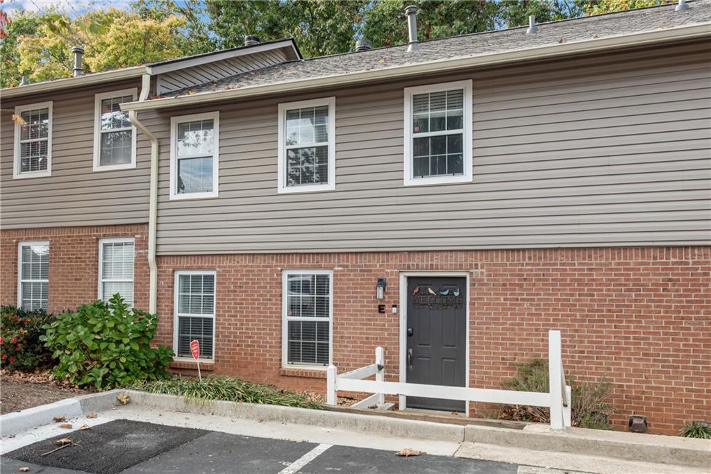 7750 Roswell Road Unit 9E, Sandy Springs, Georgia 30350, 3 Bedrooms Bedrooms, ,2 BathroomsBathrooms,Residential,Sold,7750 Roswell Road Unit 9E,7295823