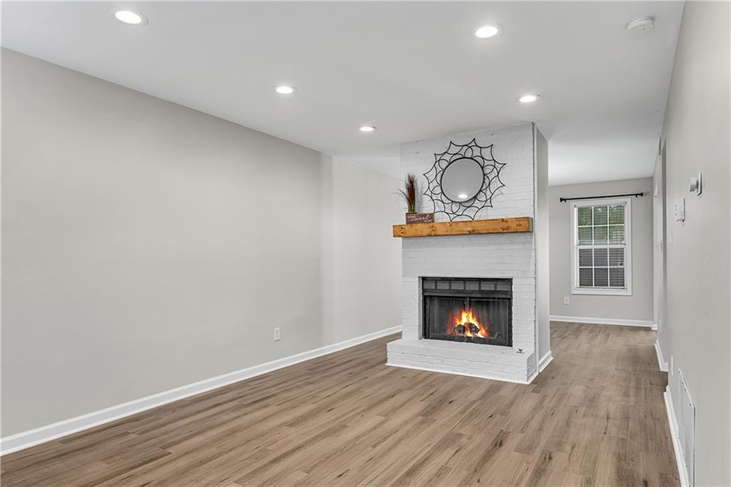 7750 Roswell Road Unit 9E, Sandy Springs, Georgia 30350, 3 Bedrooms Bedrooms, ,2 BathroomsBathrooms,Residential,Sold,7750 Roswell Road Unit 9E,7295823