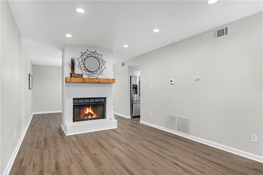 7750 Roswell Road Unit 9E, Sandy Springs, Georgia 30350, 3 Bedrooms Bedrooms, ,2 BathroomsBathrooms,Residential,Sold,7750 Roswell Road Unit 9E,7295823