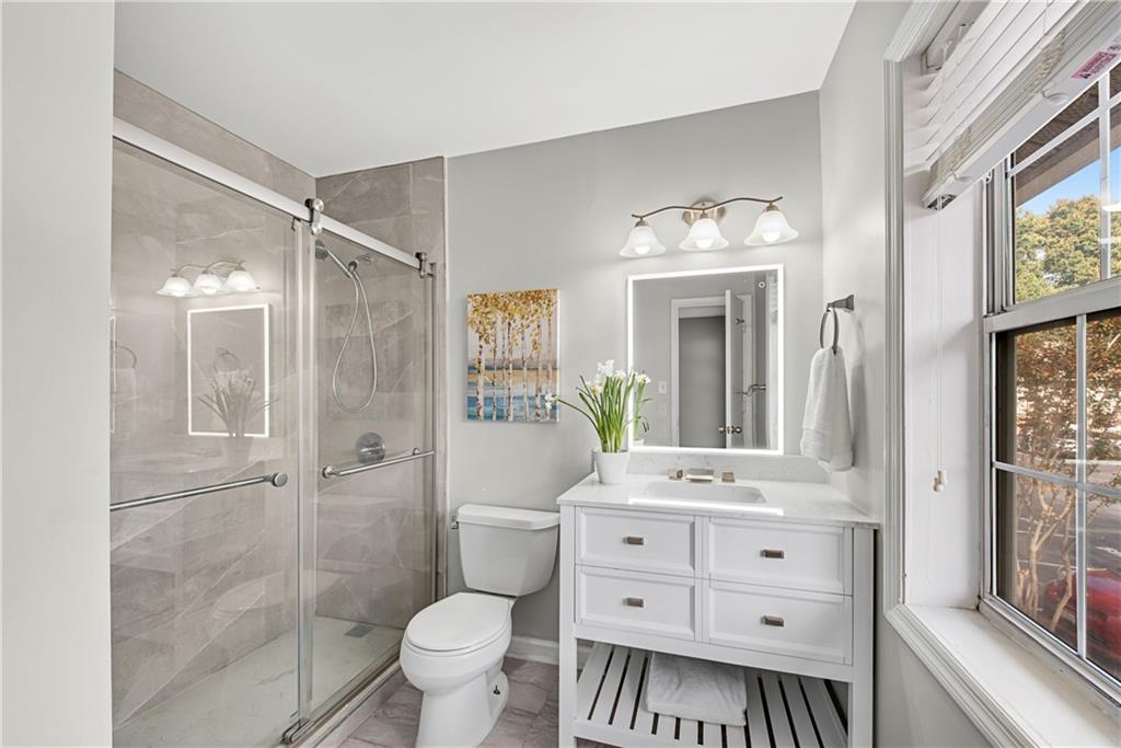 7750 Roswell Road Unit 9E, Sandy Springs, Georgia 30350, 3 Bedrooms Bedrooms, ,2 BathroomsBathrooms,Residential,Sold,7750 Roswell Road Unit 9E,7295823