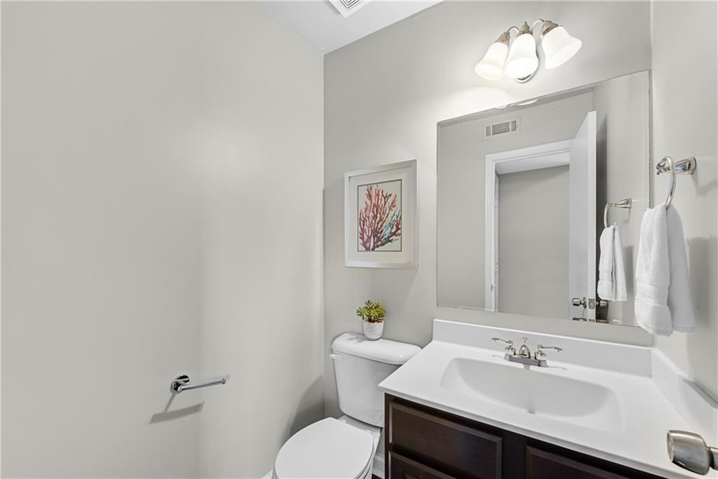 7750 Roswell Road Unit 9E, Sandy Springs, Georgia 30350, 3 Bedrooms Bedrooms, ,2 BathroomsBathrooms,Residential,Sold,7750 Roswell Road Unit 9E,7295823