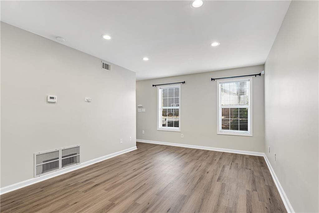 7750 Roswell Road Unit 9E, Sandy Springs, Georgia 30350, 3 Bedrooms Bedrooms, ,2 BathroomsBathrooms,Residential,Sold,7750 Roswell Road Unit 9E,7295823