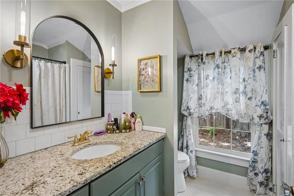 Guest house primary bathroom