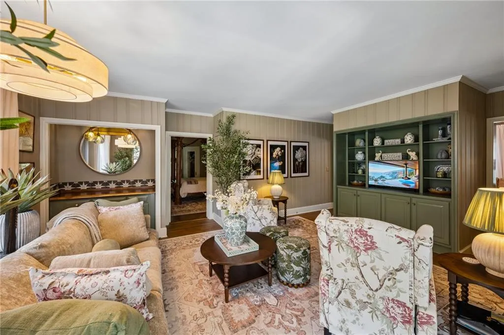 Guest house family room