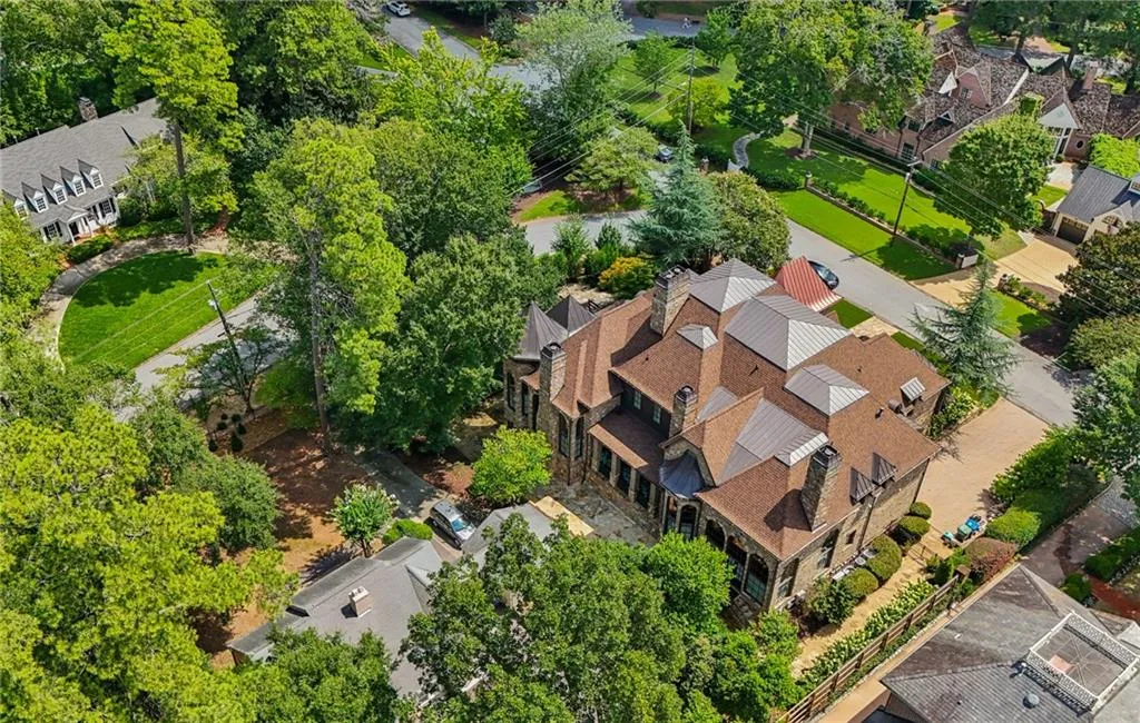 4320 Lakehaven Drive Ne, Atlanta, Georgia 30319, 6 Bedrooms Bedrooms, 0 ,7 BathroomsBathrooms,Residential,For Sale,4320 Lakehaven Drive Ne,7818055