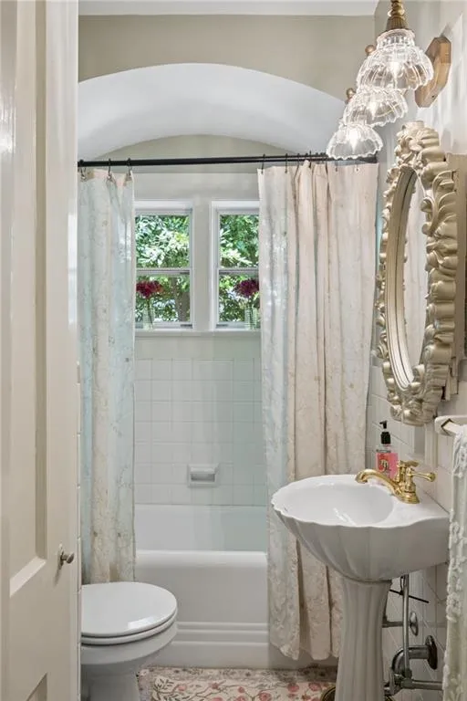 Guest house bathroom