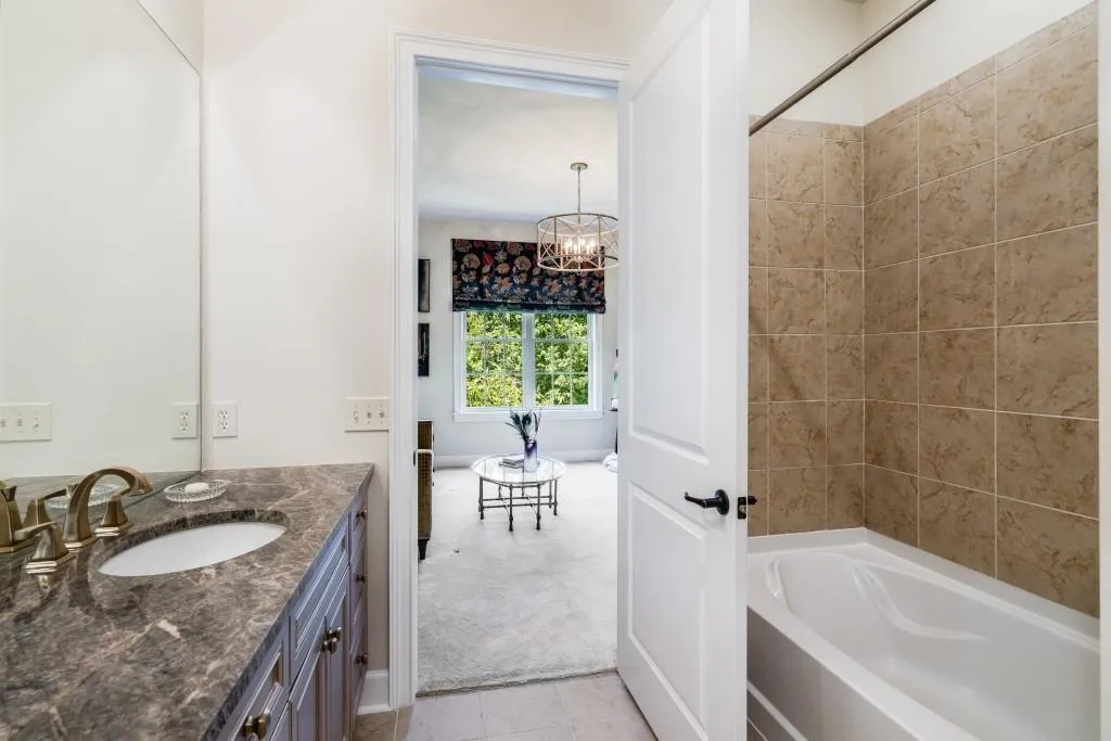 200 Riversedge Drive Unit 235, Atlanta, Georgia 30339, 3 Bedrooms Bedrooms, ,3 BathroomsBathrooms,Residential,Sold,200 Riversedge Drive Unit 235,7235769