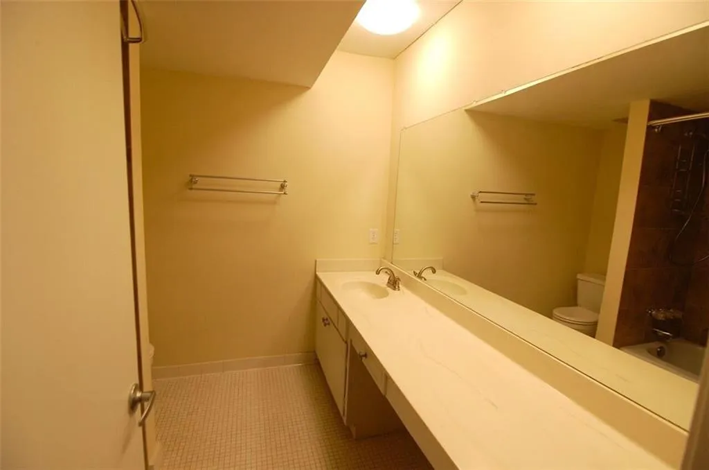 6851 Roswell Road Ne Unit F25, Atlanta, Georgia 30328, 2 Bedrooms Bedrooms, ,2 BathroomsBathrooms,Residential,Sold,6851 Roswell Road Ne Unit F25,5647936